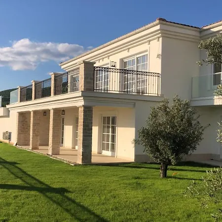 Vespera-infinity Heated Pool