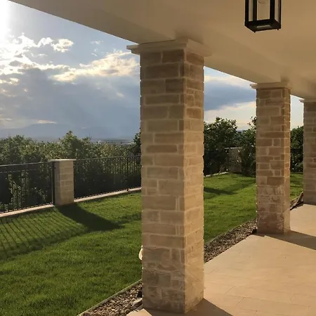 Vespera-infinity Heated Pool فيلة تْسْغيكفانِتْسا