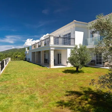 Vespera-infinity Heated Pool تْسْغيكفانِتْسا