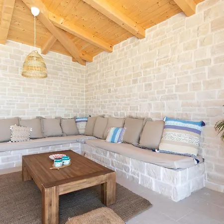 Vespera-infinity Heated Pool فيلة