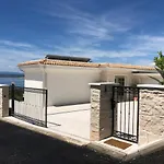 Vespera-infinity Heated Pool Villa *